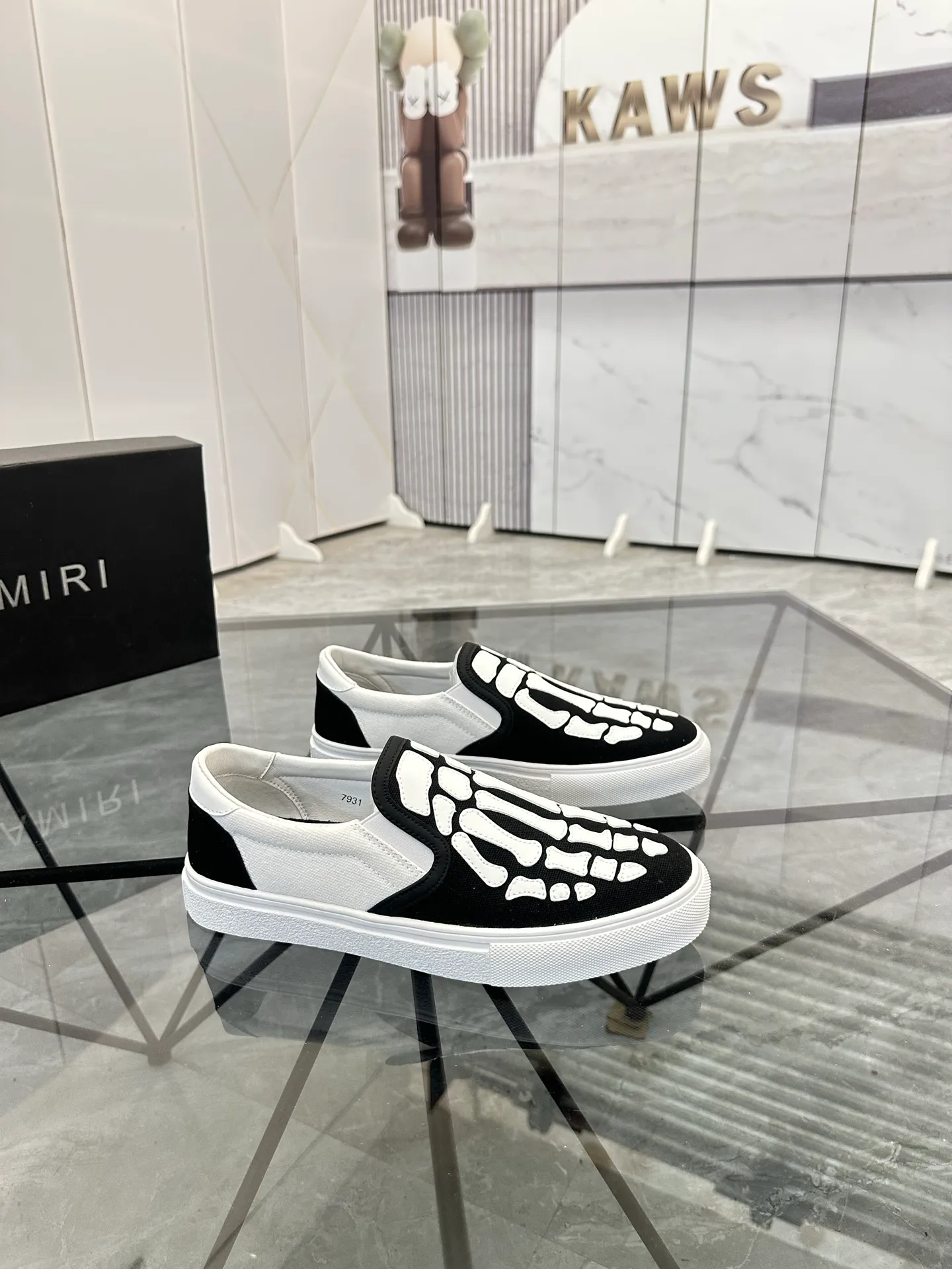 Men's shoes for sale 💰: 💰P420¥ Product trademark: AMIRI*「EMIR*] slip-on Regular size: 38-44 (can be customized to 37.45.46) Product materials: Upper imported original fabric spliced ​​cowhide, breathable lining, original outsole. No.: 1023